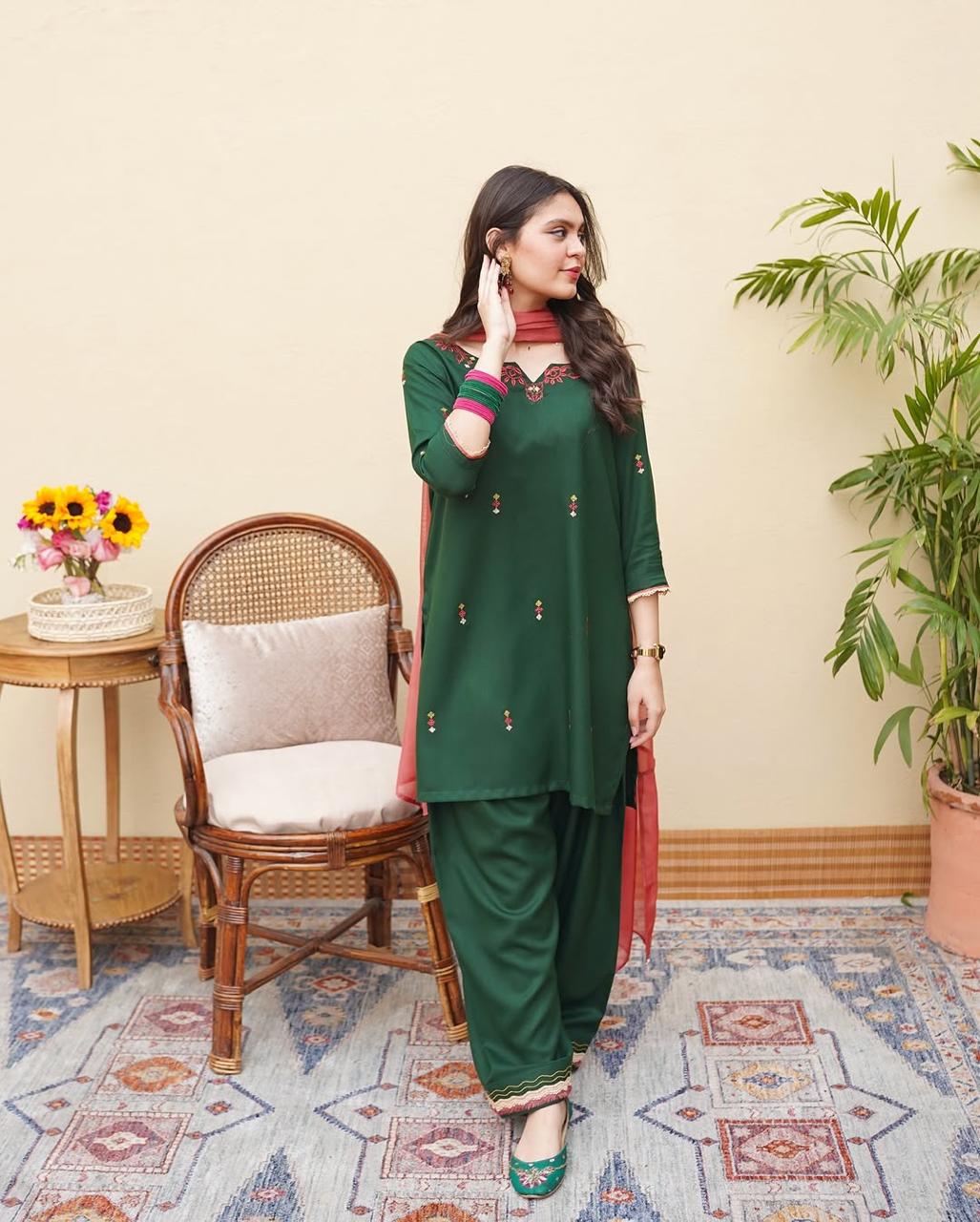 Hasena Emb Farshi Shalwar Set - Image 8
