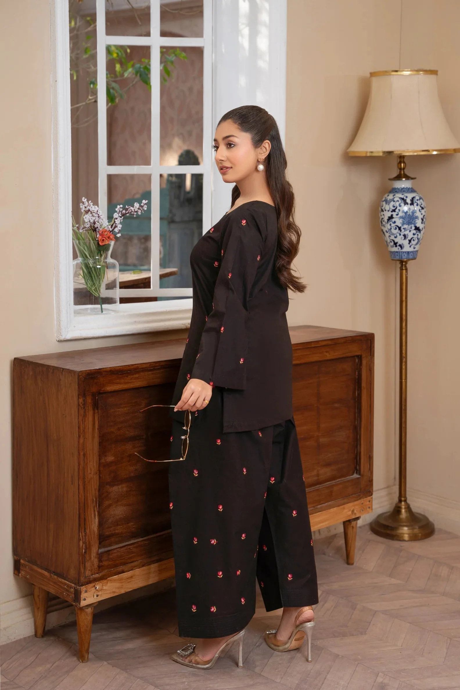Lina Farshi Shalwar Set - Image 7